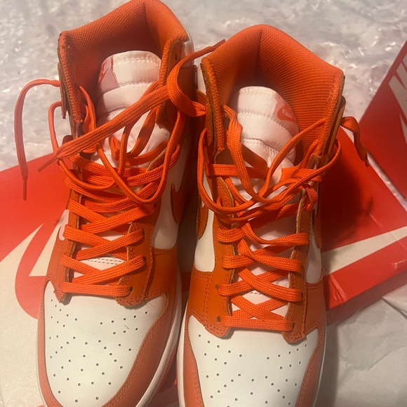 Orange and white Nike - Picture 4 of 6